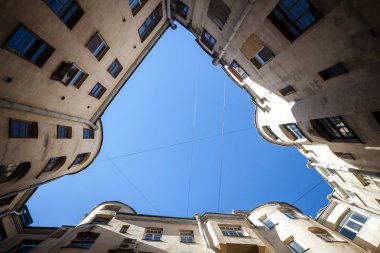 Tipik yarda görüntülemek eski şehri bina, Saint-Petersburg, Rusya Federasyonu