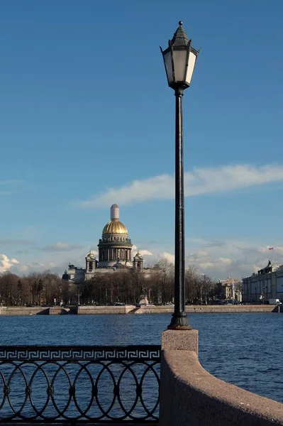 São Petersburgo Rússia Abril 2017 Vista Rio Neva Catedral São — Fotografia de Stock