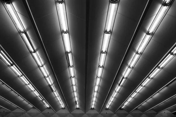 Lâmpadas Fluorescentes Linha Metro Estação Teto — Fotografia de Stock