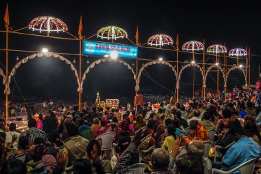 Varanasi, Hindistan. Dasashvamedh Ghat Ganga Aarti töreninde.