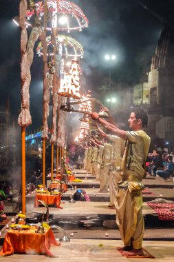 Varanasi, Hindistan. Dasashvamedh Ghat Ganga Aarti töreninde.