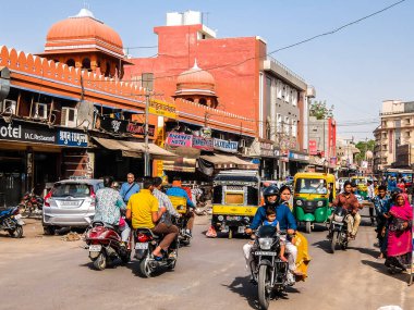Bikaner, Hindistan - Mart 2018. Bikaner 'de sokak trafiği.