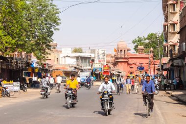 Bikaner, Hindistan - Mart 2018. Bikaner 'de sokak trafiği.