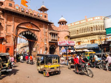 Bikaner, Hindistan - Mart 2018. Bikaner 'de sokak trafiği.