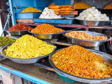 Bikaner, Hindistan - Mart 2018. Bikaner sokakta Snack shop.