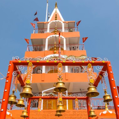 Rishikesh, Hindistan - Nisan 2018. Rishikesh 'teki Bhootnath Tapınağının güzel manzarası.