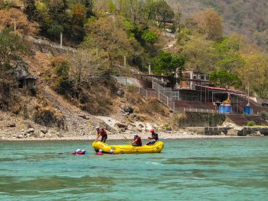 Rishikesh, Hindistan - Nisan 2018. Ganga Nehri 'nde rafting, Rishikesh, Uttarkhand, Hindistan