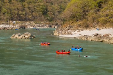 Rishikesh, Hindistan - Nisan 2018. Ganga Nehri 'nde rafting, Rishikesh, Uttarkhand, Hindistan