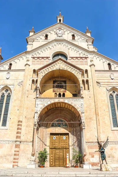 意大利维罗纳 2018年9月 阳光灿烂的维罗纳大教堂 Cattedrale Santa Maria Matricolare — 图库照片