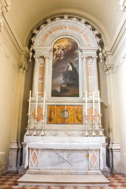 Desenzano del Garda, İtalya - Eylül 2018. Duomo di Santa Maria Maddalena 'nın İçi.
