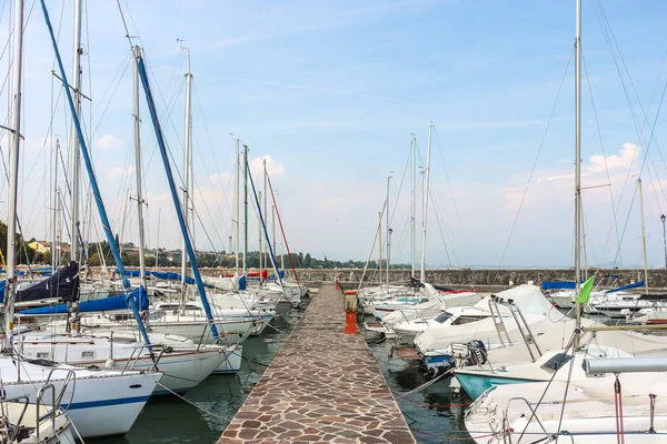 Desenzano Del Garda Italy Circa September 2018 Sunny Day Small — Stock Photo, Image