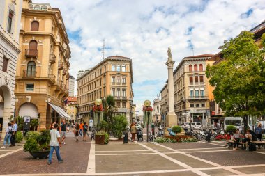 Padova, İtalya - Eylül 2018. Güneşli bir günde Padova 'nın güzel mimarisi.