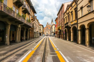 Padova, İtalya - Eylül 2018. Güneşli bir günde Padova 'nın güzel mimarisi.