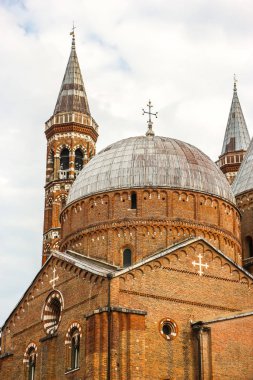 Padova, İtalya - Eylül 2018. Katolik Kilisesi 'nin güzel mimarisi (Basilica di Sant' Antonio di Padova).