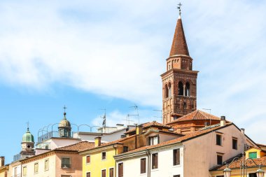 Vicenza, İtalya - Eylül 2018. Güneşli bir günde Vicenza 'nın güzel sokakları.