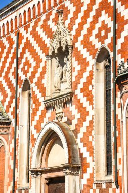 Vicenza, İtalya - Eylül 2018. Vicenza 'daki Katolik Kilisesi' nin (Parrocchia di Santa Croce ai Carmini) güzel mimarisi.