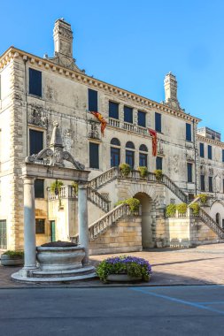 Lonigo, İtalya - Eylül 2018. Lonigo 'daki Pisani Sarayı' nın güzel mimarisi..