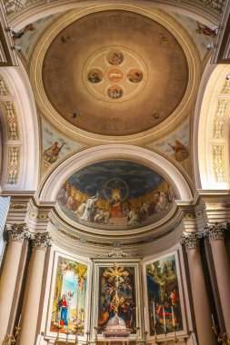Monteforte d 'Alpone, İtalya - Eylül 2018. Katolik Kilisesinin İçi (Chiesa Parrocchiale di Monteforte d 'Alpone).