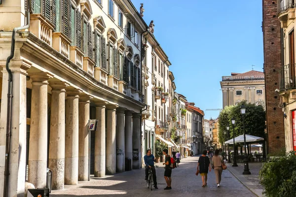 Vicenza Ιταλία Circa Σεπτέμβριος 2018 Όμορφοι Δρόμοι Της Vicenza Ηλιόλουστη — Φωτογραφία Αρχείου