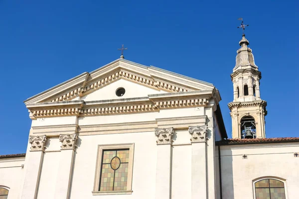 イタリア ロニーゴ 2018年9月 ロニゴのカトリック教会 Chiesa Vecchia の眺め — ストック写真