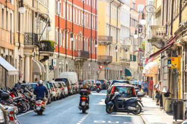 Trieste, İtalya - Ağustos 2018. Güneşli bir günde Trieste 'nin güzel sokakları.