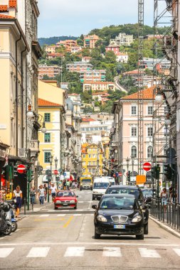 Trieste, İtalya - Ağustos 2018. Güneşli bir günde Trieste 'nin güzel sokakları.