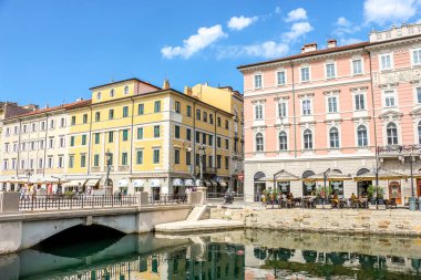 Trieste, İtalya - Ağustos 2018. Trieste 'deki Ponte Rosso ve Büyük Kanal manzarası.