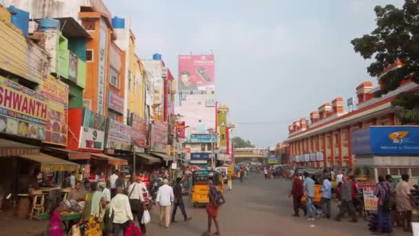 蒂鲁帕提 Tirupati India 2019年12月 蒂鲁帕蒂火车站附近的公路交通 — 图库视频影像