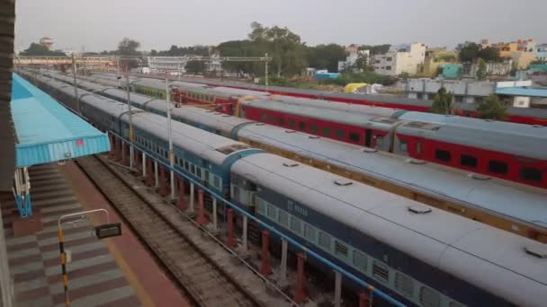 蒂鲁帕提 Tirupati India 2019年12月 提鲁帕提火车站全景 — 图库视频影像