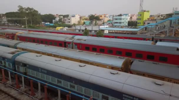 蒂鲁帕提 Tirupati India 2019年12月 提鲁帕提火车站全景 — 图库视频影像