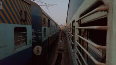 Tirupati, Hindistan - Aralık 2019. Tirupati tren istasyonunun manzarası.
