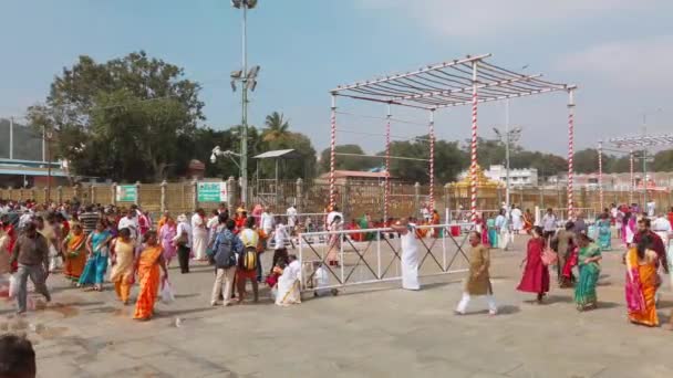 Tirupati India Circa Dicembre 2019 Devoti Visitano Tempio Balaji Sulla — Video Stock