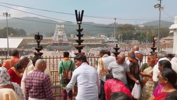 Tirupati Índia Por Volta Dezembro 2019 Devotos Visitam Templo Balaji — Vídeo de Stock