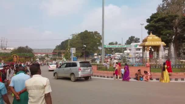 Tirupati Indie Circa Prosinec2019 Oddaní Navštěvují Chrám Balaji Kopci Tirumala — Stock video