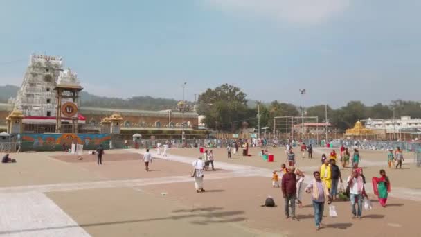 Tirupati Índia Por Volta Dezembro 2019 Devotos Visitam Templo Balaji — Vídeo de Stock