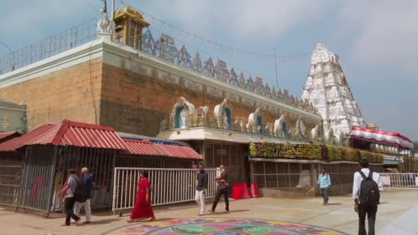 Tirupati Índia Por Volta Dezembro 2019 Devotos Visitam Templo Balaji — Vídeo de Stock