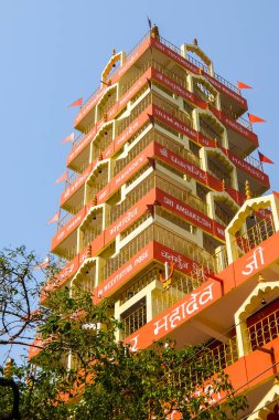 Rishikesh, Hindistan - Mart 2018. Tera Manzil Tapınağı 'nın güzel manzarası, Trayambakeshwar in Rishikesh