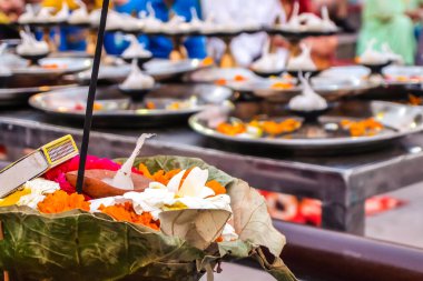 Rishikesh, Hindistan - Mart 2018. Rishikesh 'te Ganga Aarti töreni.
