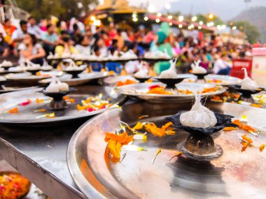 Rishikesh, Hindistan - Mart 2018. Rishikesh 'te Ganga Aarti töreni.