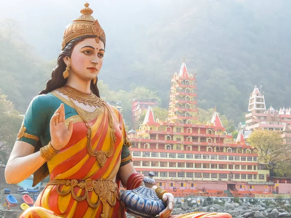 Rishikesh Índia Circa Março 2018 Estátua Deusa Parvati Sentado Margem — Fotografia de Stock