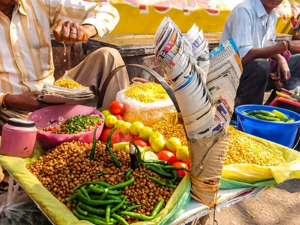 Rishikesh Índia Circa Março 2018 Homem Vendendo Comida Rua Rishikesh — Fotografia de Stock