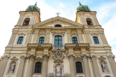 Gorizia, İtalya - Ağustos 2018. Gorizia 'daki Katolik Kilisesi' nin (Chiesa di Sant 'Ignazio) güzel mimarisi.