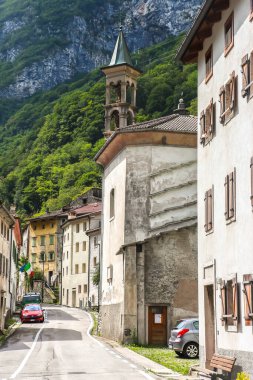 Termine, İtalya - Ağustos 2018. İtalyan Alplerindeki Termine kasabasının mimarisi.