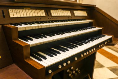 San Fior di Sopra, İtalya - Ağustos 2018. San Fior di Sopra 'daki Katolik Kilisesi (Chiesa di San Giovanni Battista).