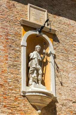 Pordenone, İtalya - Ağustos 2018. Pordenone 'deki Katolik Kilisesi' nin (Chiesa del Cristo) güzel mimarisi.