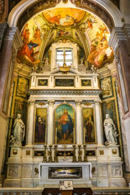 Udine, İtalya - Ağustos 2018. Udine 'deki Katolik Kilisesi (Santa Maria Annunziata Katedrali).