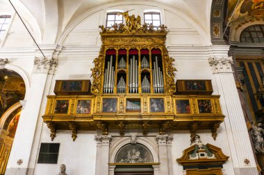 Udine, İtalya - Ağustos 2018. Udine 'deki Katolik Kilisesi (Santa Maria Annunziata Katedrali).