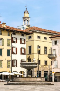 Udine, İtalya - Ağustos 2018. Udine Meydanı (Piazza Giacomo Matteotti).