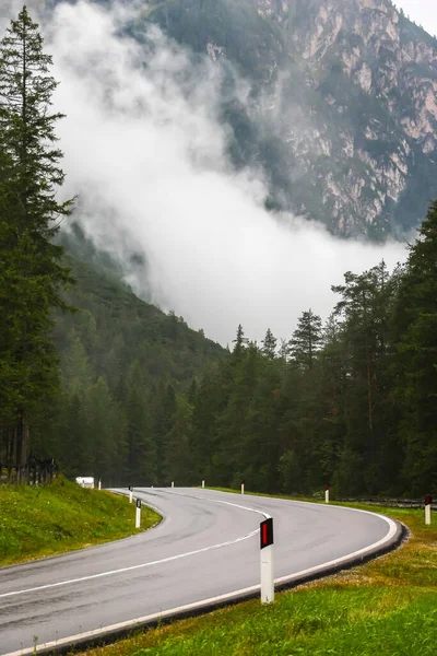 Bergstraße Der Provinz Belluno Bewölkter Tag Den Italienischen Bergen — Stockfoto