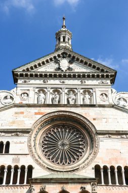 Cremona, İtalya - Eylül 2018. Katolik Kilisesi 'nin güzel mimarisi (Cattedrale di Cremona - Santa Maria Assunta).